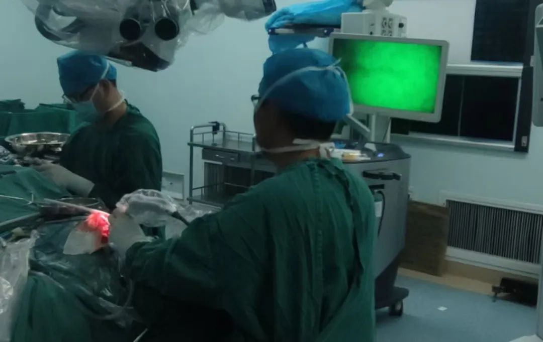 河南首例！河南省肿瘤医院应用细胞级荧光导引技术成功实施胶质瘤细胞级切除(图2)